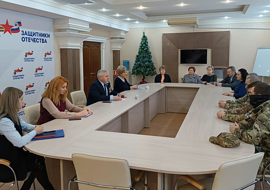 ПСБ и Фонд «Защитники Отечества» вручили ветеранам СВО в Иванове совместные платежные карты